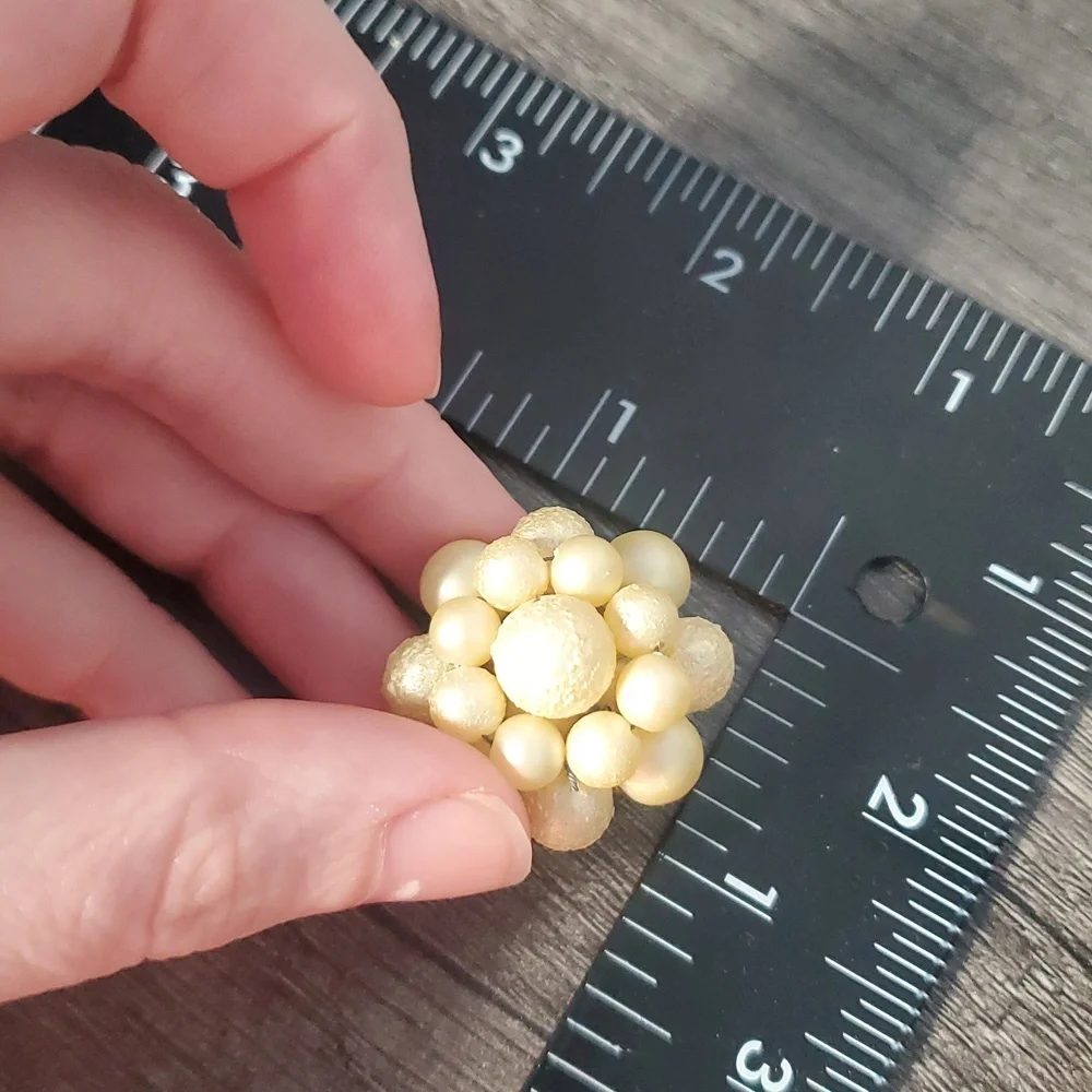 Japan Clip On Elegant Faux Popcorn Pearl Cluster Earrings E922